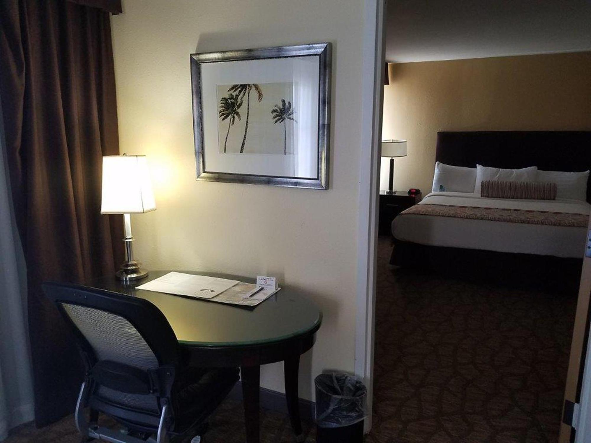 Hotel Airtel Plaza 3*